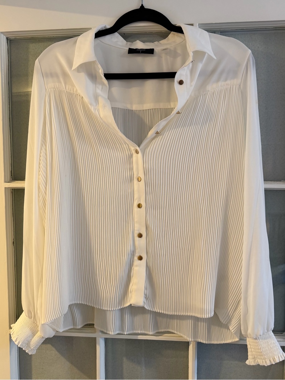 NWOT Tahari Cream Pleated PLISSE Button-Front Blouse with Gold Buttons